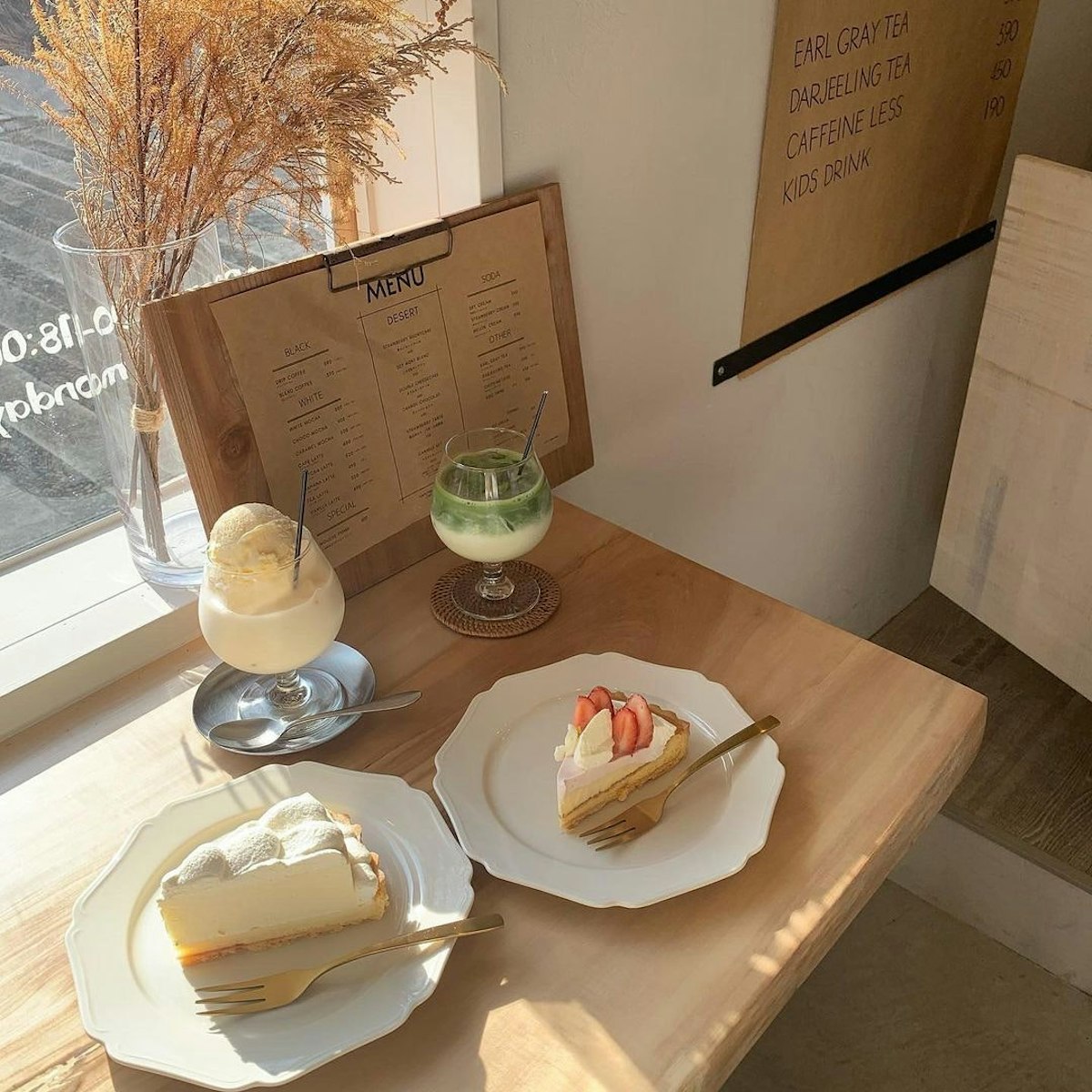 White Cafe シンプルおしゃれな韓国っぽカフェ White Cafe Rili リリ